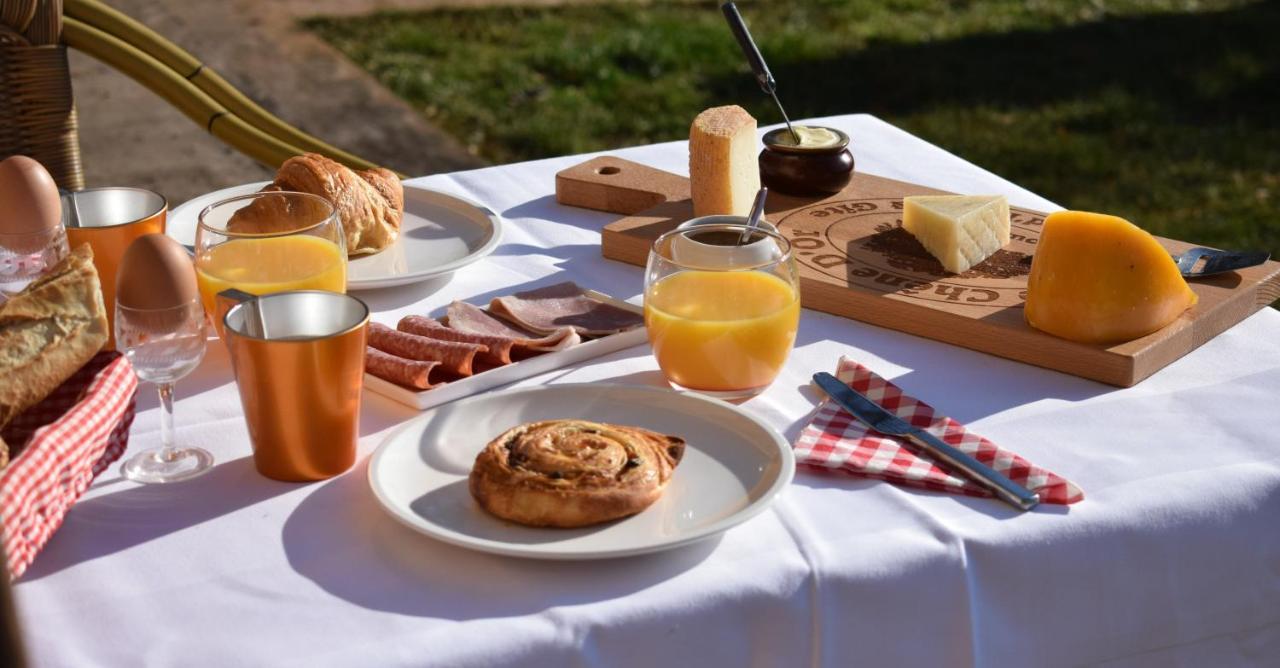 Bed and Breakfast Le Chene D'Or Marcheseuil Exterior foto