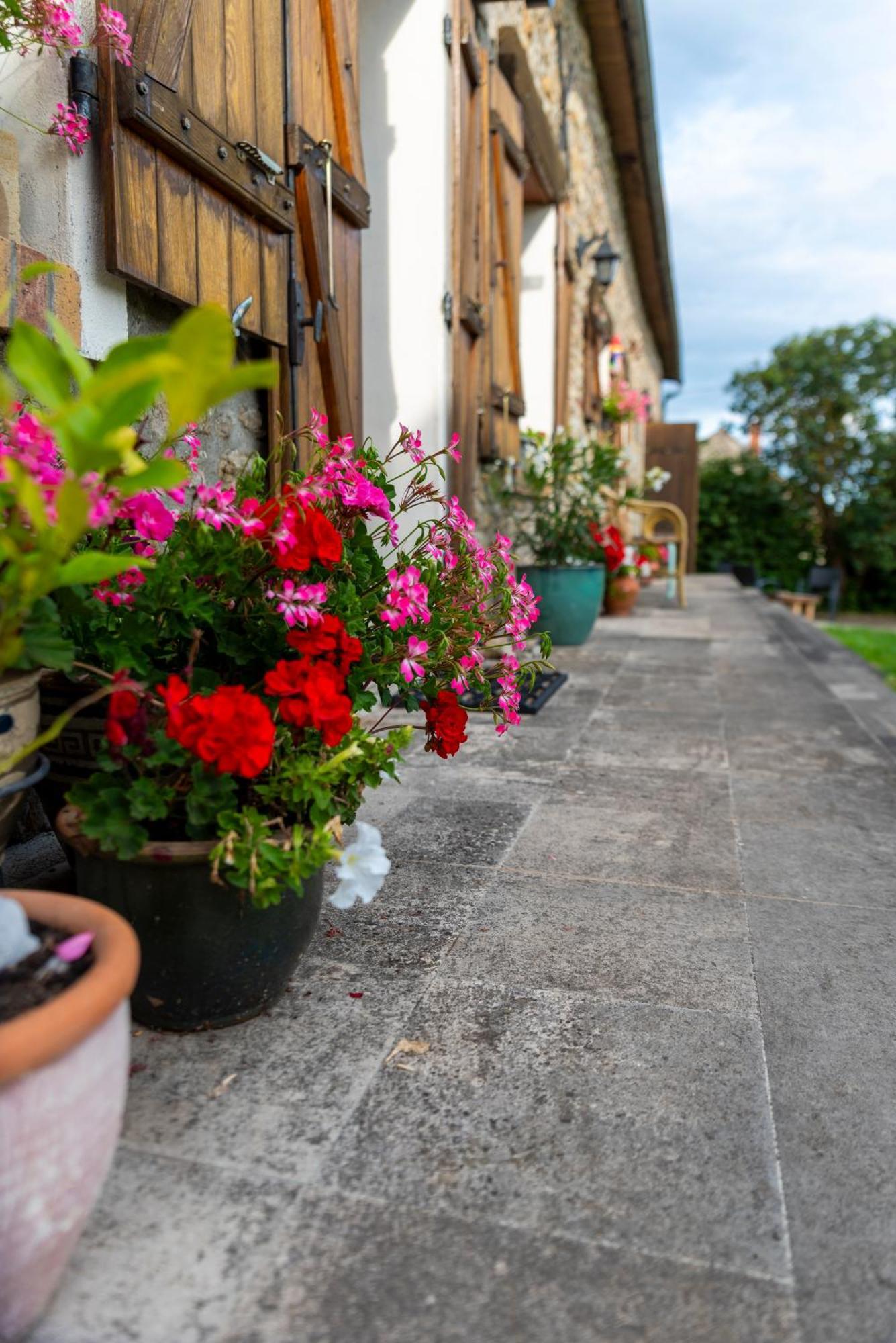 Bed and Breakfast Le Chene D'Or Marcheseuil Exterior foto