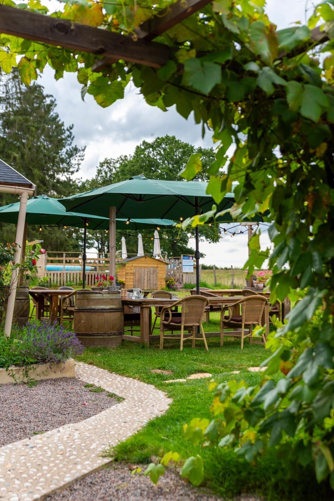 Bed and Breakfast Le Chene D'Or Marcheseuil Exterior foto